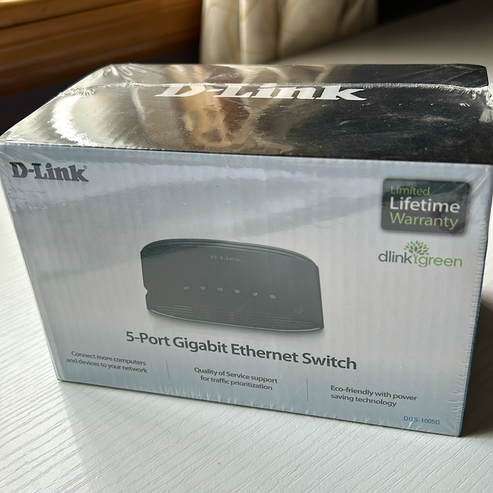 New in box D-Link 5 port gigabit Ethernet switch